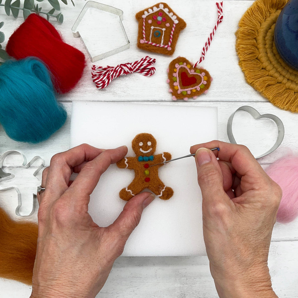 Bergin & Bath Needle Felting Kit Beginner Gingerbread Decorations Needle Felting Kit