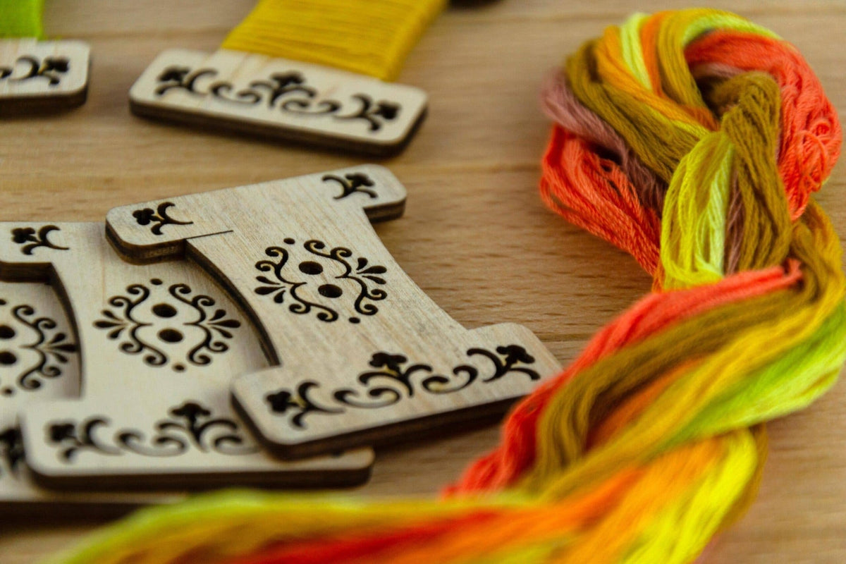 Engraved Wooden Thread Bobbins (50 pieces) - Shop at Persephone's Hearth