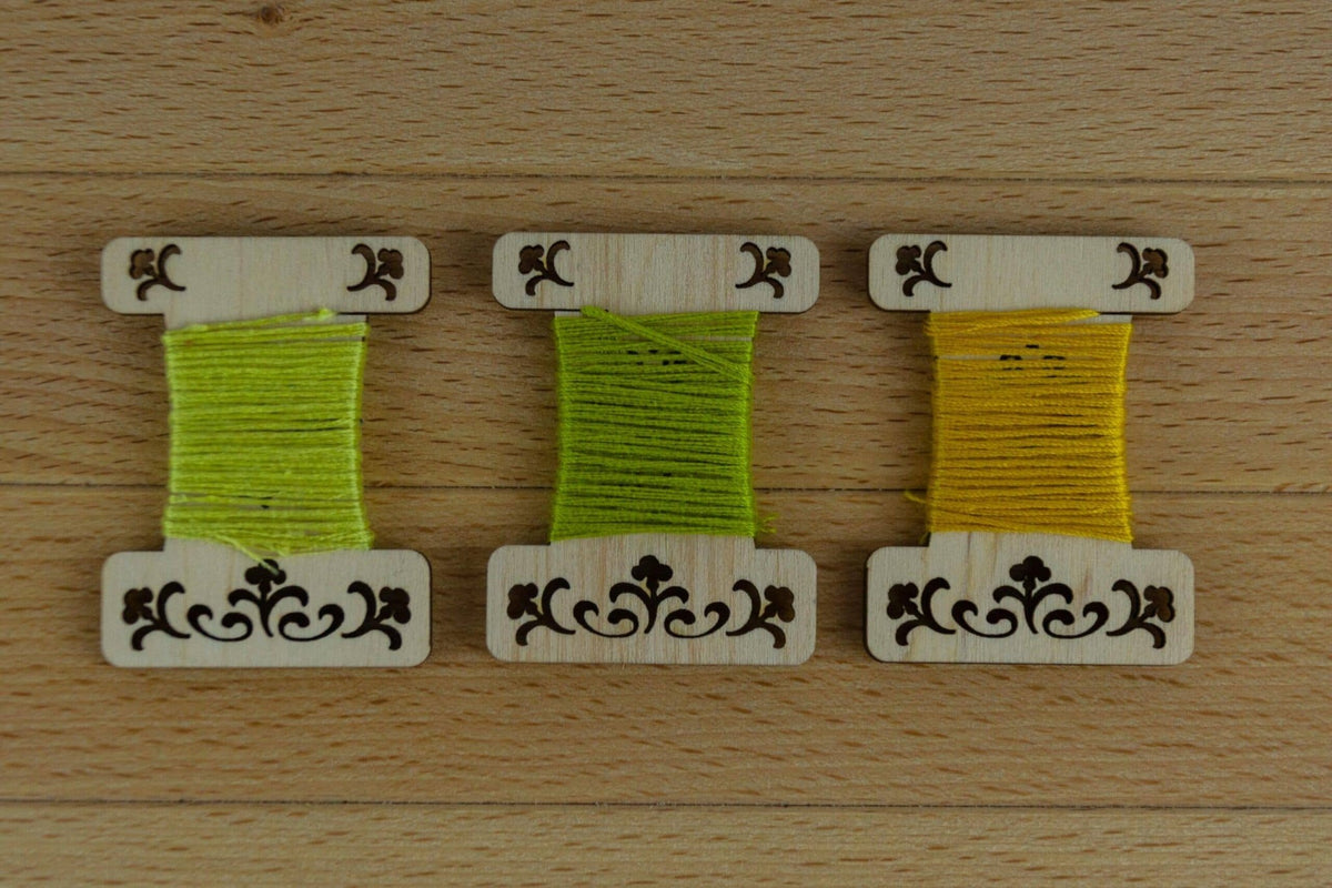 Engraved Wooden Thread Bobbins (50 pieces) - Shop at Persephone's Hearth