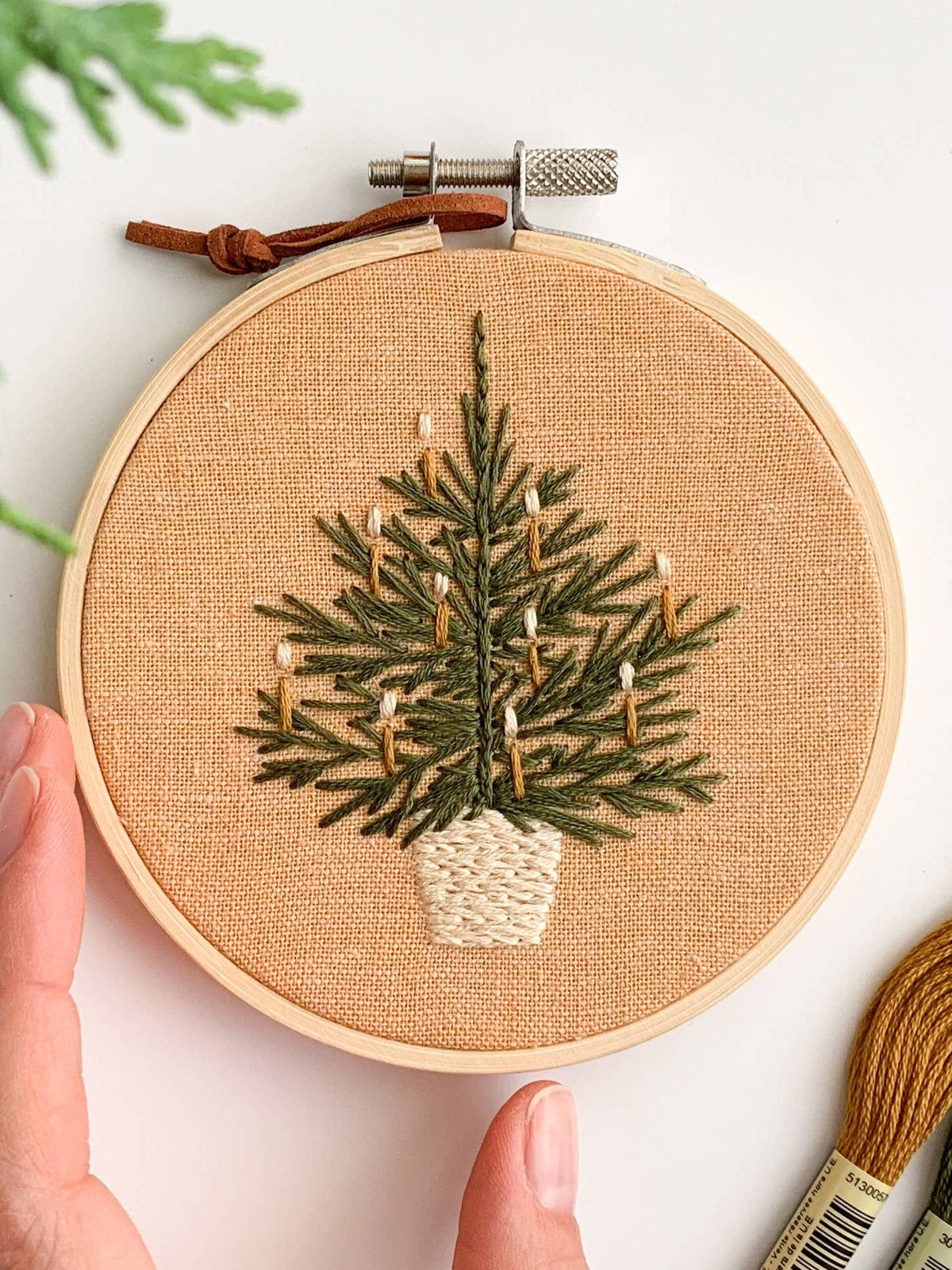 Matryoshka Doll Shop Embroidery Kit 4" Beginner Christmas Tree Embroidery Kit