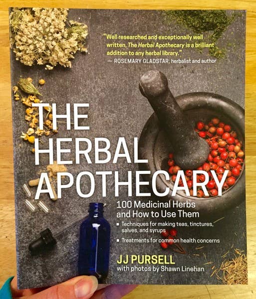 Microcosm Publishing & Distribution Herbal Apothecary: 100 Medicinal Herbs and How to Use Them