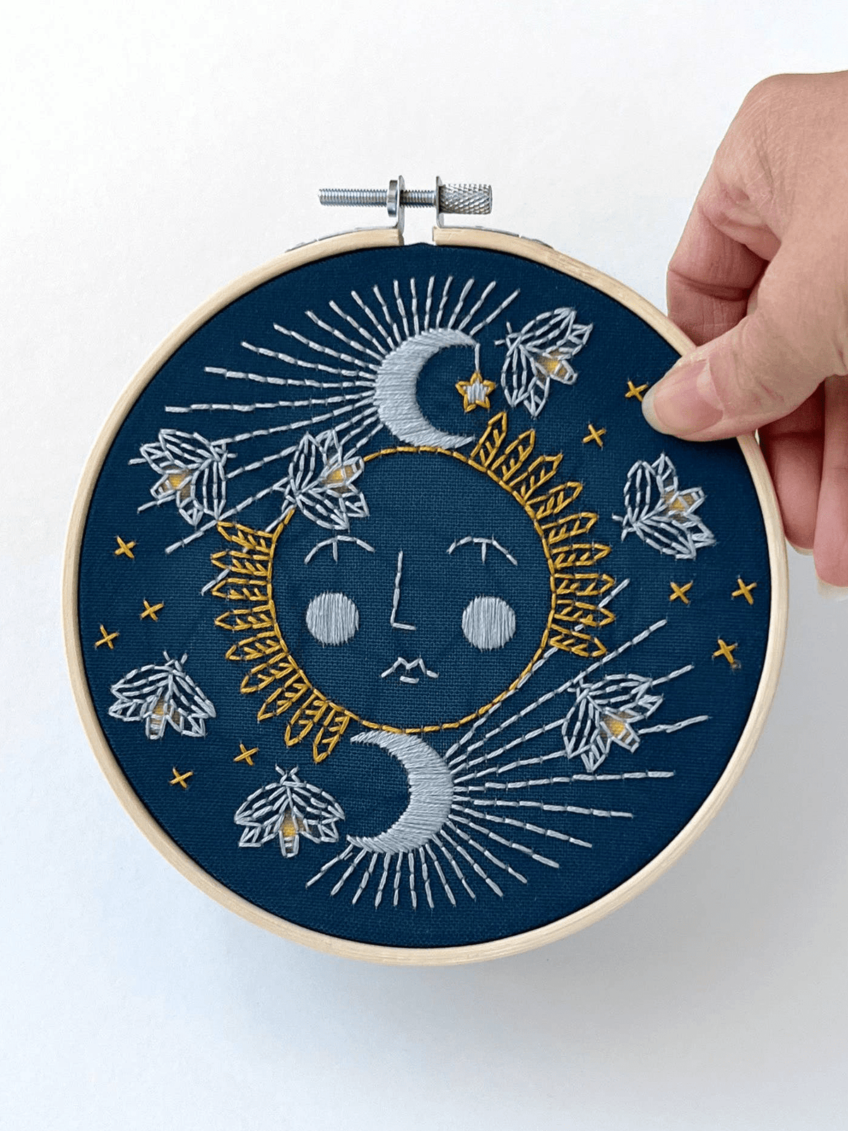 Rikrack Embroidery Kit 6" Beginner Moonglow Embroidery Kit